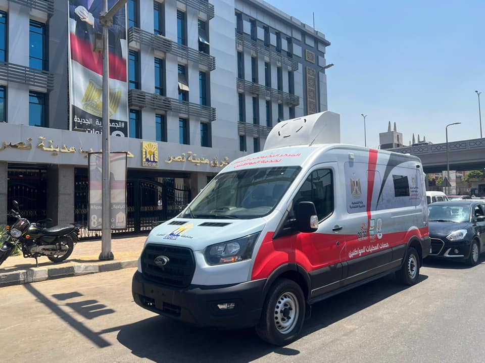 "التخطيط" تسلم محافظة القاهرة 4 مراكز تكنولوجية متنقلة لخدمات للمواطنين