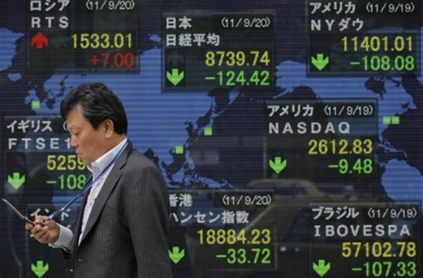 أسواق المال العالمية .. الأسهم تتراجع مع اقتراب الدولار من أعلى مستوياته خلال شهر