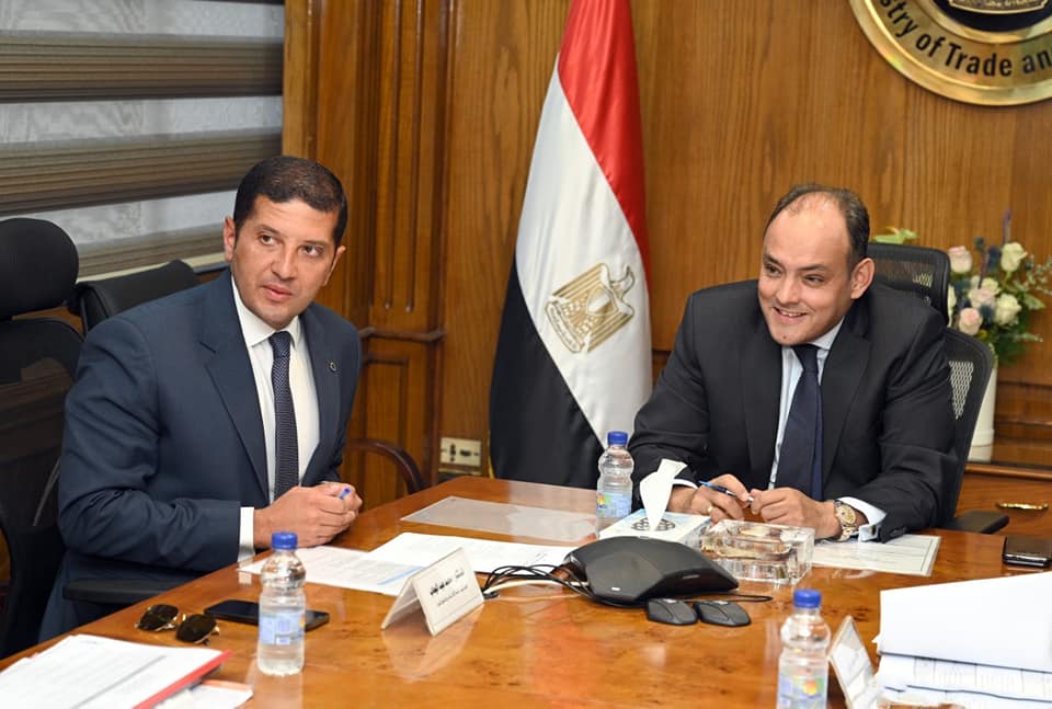 سمير: حريصون على تيسير إجراءات حصول المستثمرين على الموافقات والتراخيص الصناعية