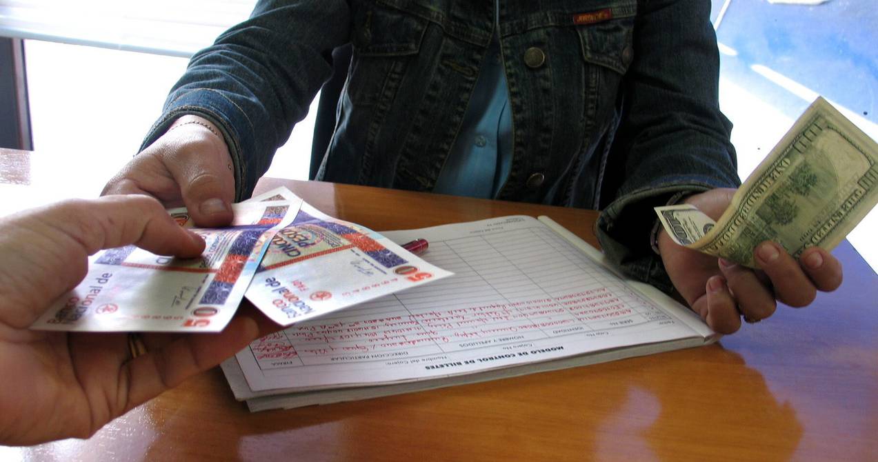 "كوبا" تبدأ في بيع العملات الأجنبية لإنشاء سوق صرف رسمية