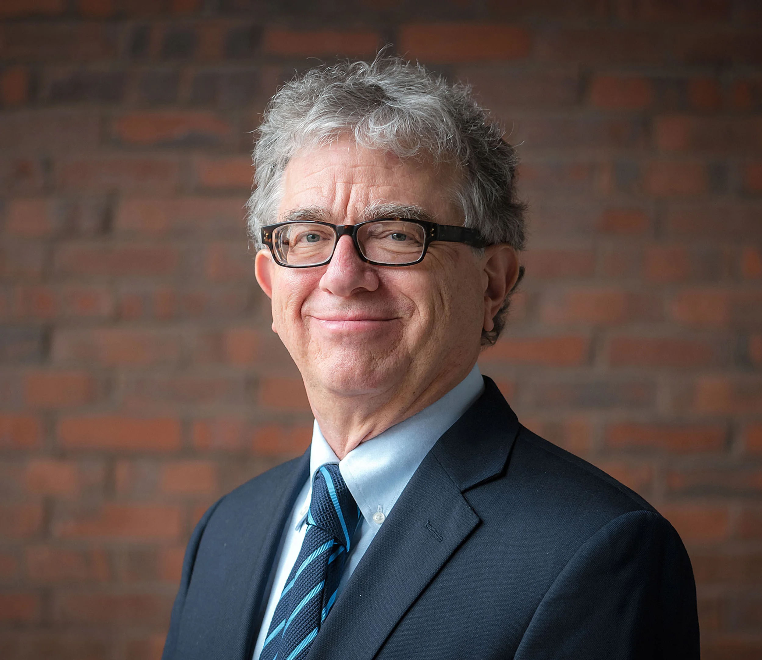 جيفري فرانكل، أستاذ تكوين رأس المال والنمو بجامعة هارفارد، وباحث مشارك في المكتب الوطني الأمريكي للبحوث الاقتصادية