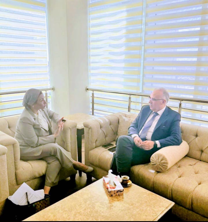 "البيئة" و"الرى" تبحثان جهود تطوير البحيرات الطبيعية