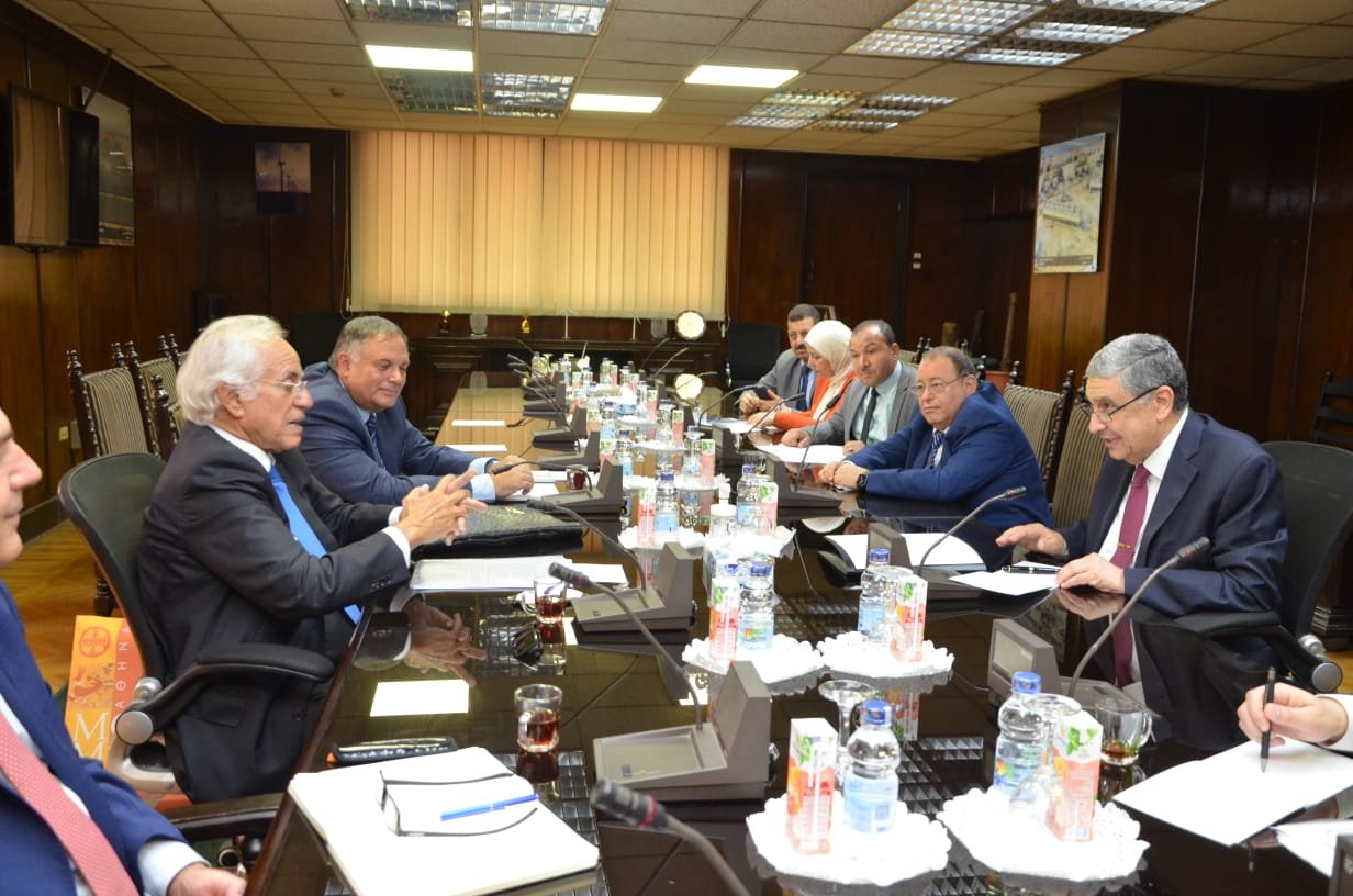 "كوبيلوزوس" اليونانية تبدى رغبتها فى تنفيذ مشروعات للطاقة المتجددة بمصر