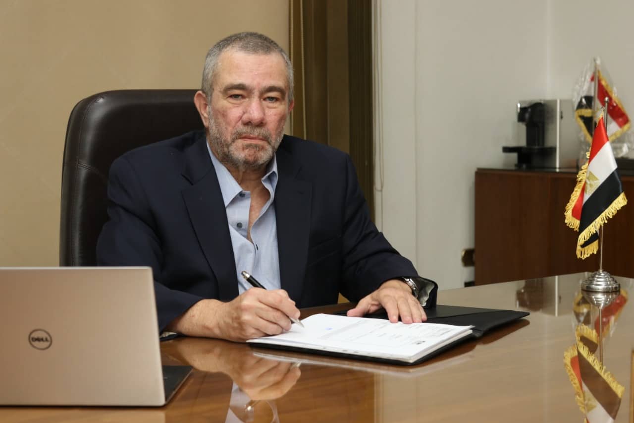 “الشرق الأوسط للكربون” تطالب محافظة السويس باعتماد تجديد ترخيصها