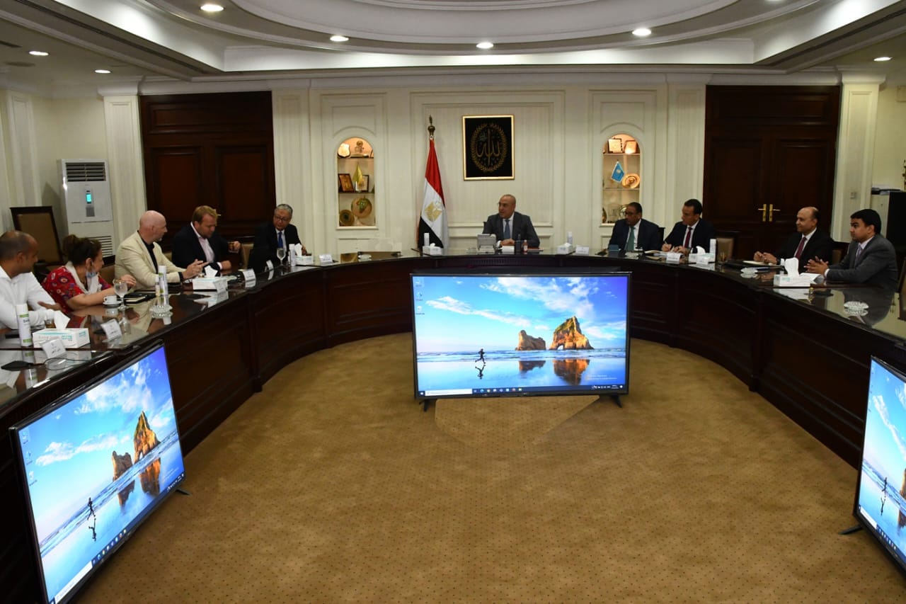 وزير الإسكان يتابع الموقف التنفيذي لمشروع "كابيتال بارك" بالعاصمة الإدارية