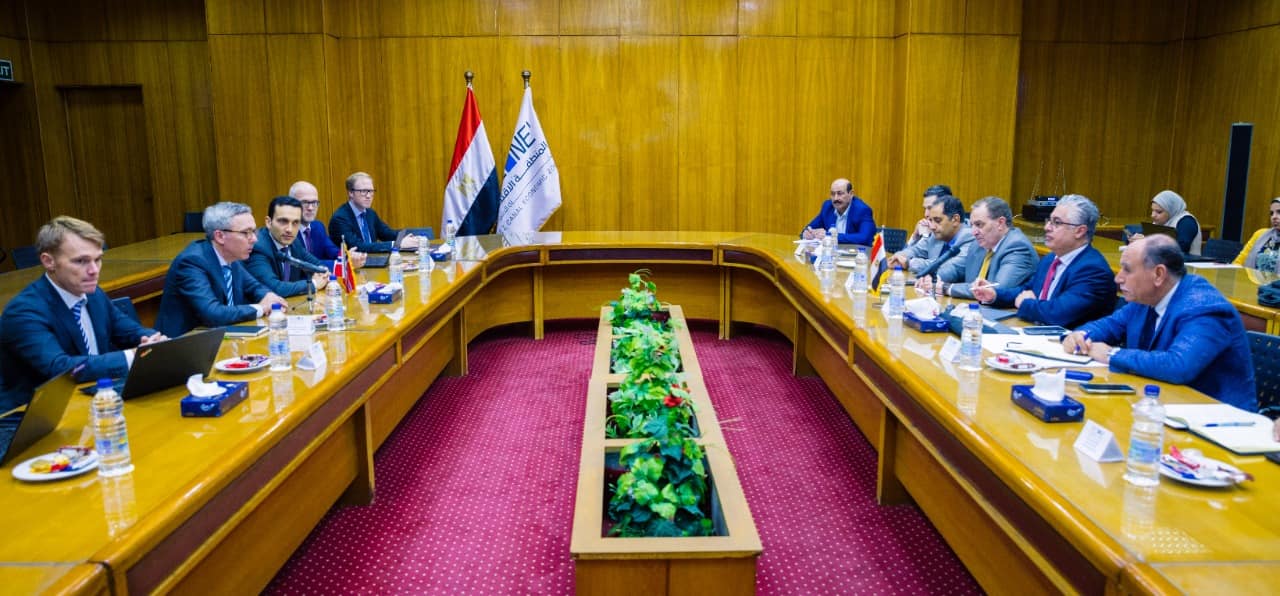 "اقتصادية القناة" تبحث مع "سكاتك" النرويجية مستجدات تنفيذ مشروع الوقود الأخضر