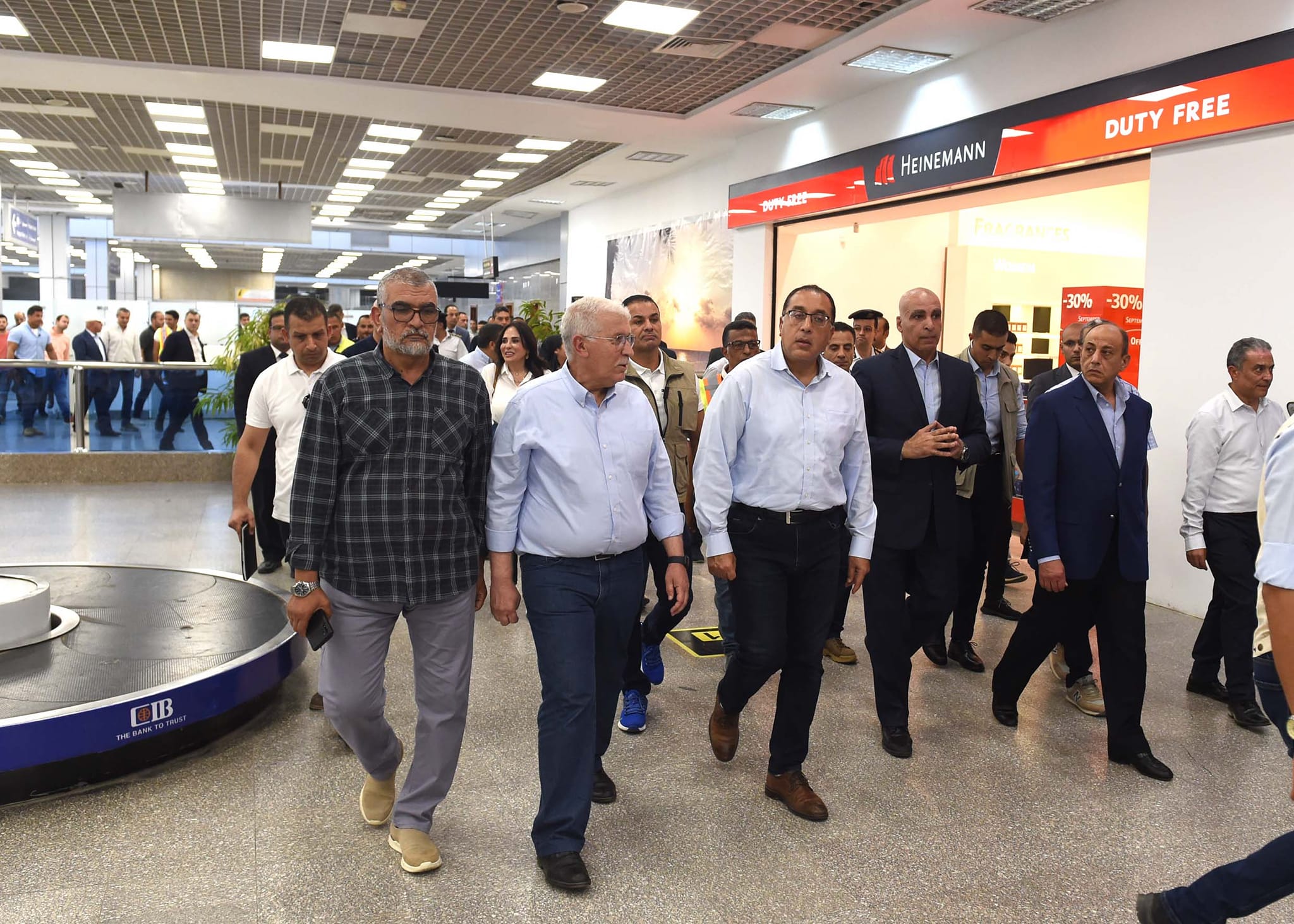 رئيس الوزراء: استغلال "COP27" لتحقيق أكبر عائد اقتصادى من خلال الترويج السياحى لمصر