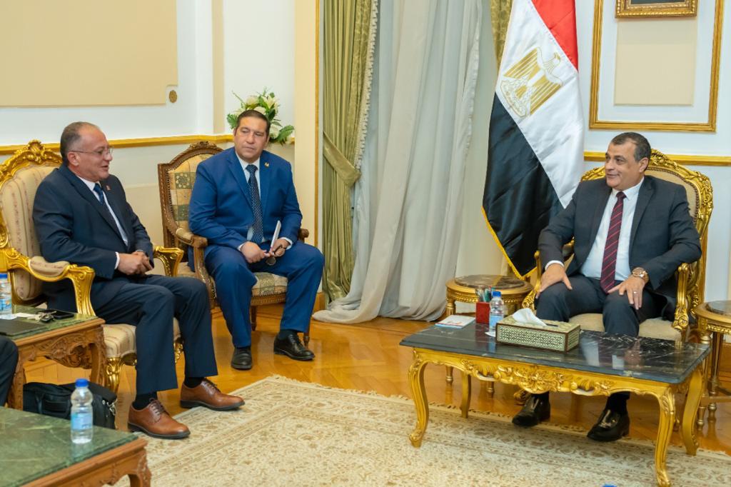 "الإنتاج الحربي" تبحث مع "رينو" الفرنسية سبل التعاون المشترك