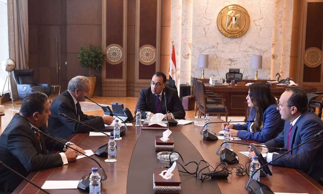 رئيس الوزراء يتابع مع وزير التموين موقف الأرصدة الاستراتيجية من السلع الأساسية