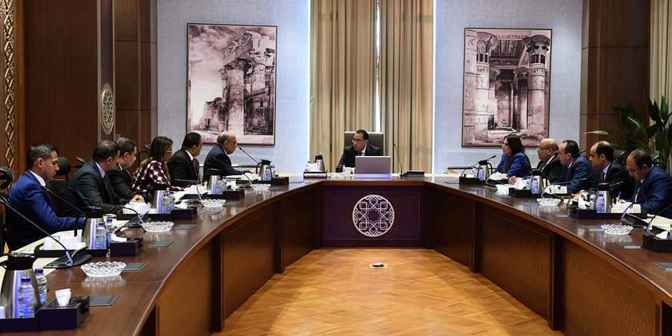 رئيس الوزراء يتابع مع وزير قطاع الأعمال العام عددا من ملفات العمل