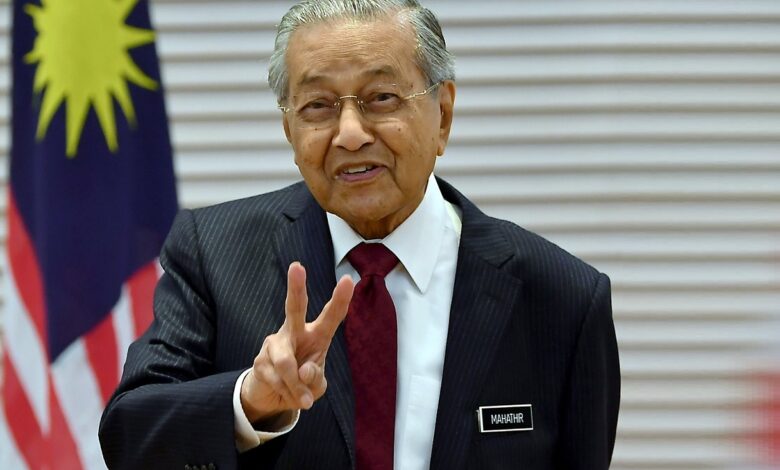 مهاتير محمد: سأقبل قيادة حكومة ماليزيا للمرة الثالثة إذا لزم الأمر