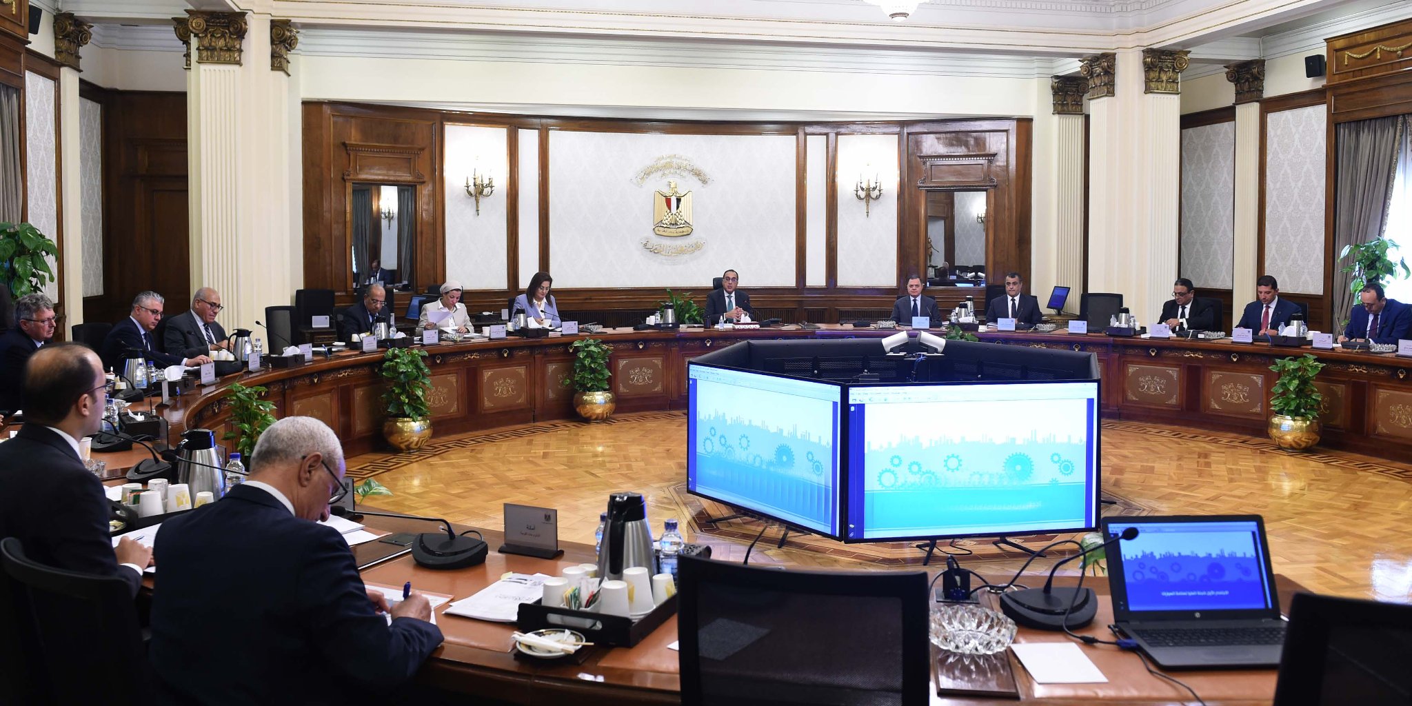 رئيس الوزراء يترأس الاجتماع الأول لـ”اللجنة العليا لصناعة السيارات”