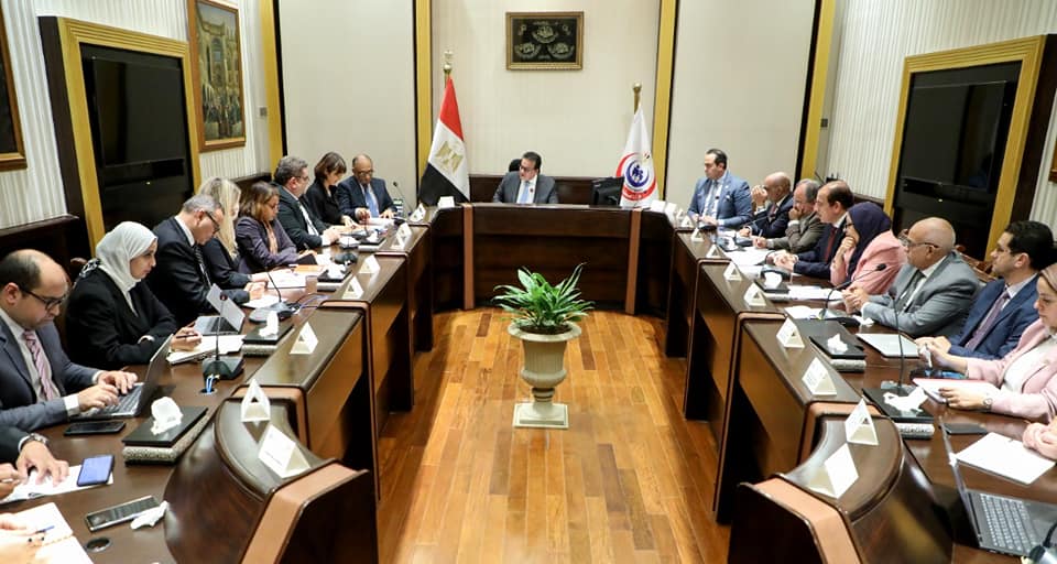 "عبدالغفار" يبحث مع وفد البنك الدولي تعزيز سبل التعاون في القطاع الصحي