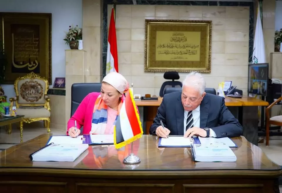 وزيرة البيئة توقع مع محافظ جنوب سيناء وثيقة خطة الأنشطة البحرية