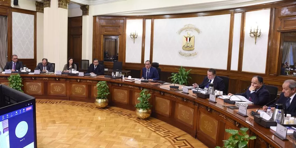 رئيس الوزراء يترأس اجتماع لجنة متابعة توصيات المؤتمر الاقتصادي