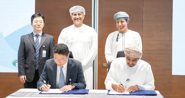 سلطنة عمان توقع اتفاقية لتوريد الغاز الطبيعي المسال إلى شركة “يونيبك” الصينية