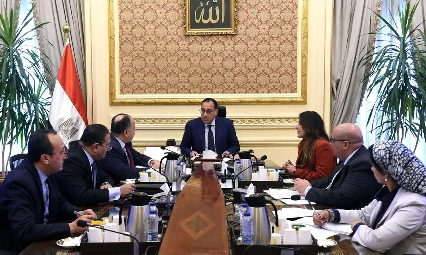 رئيس الوزراء يتابع مشروعات قوانين تتضمن تيسيرات ضريبية لتحفيز القطاع الصناعي