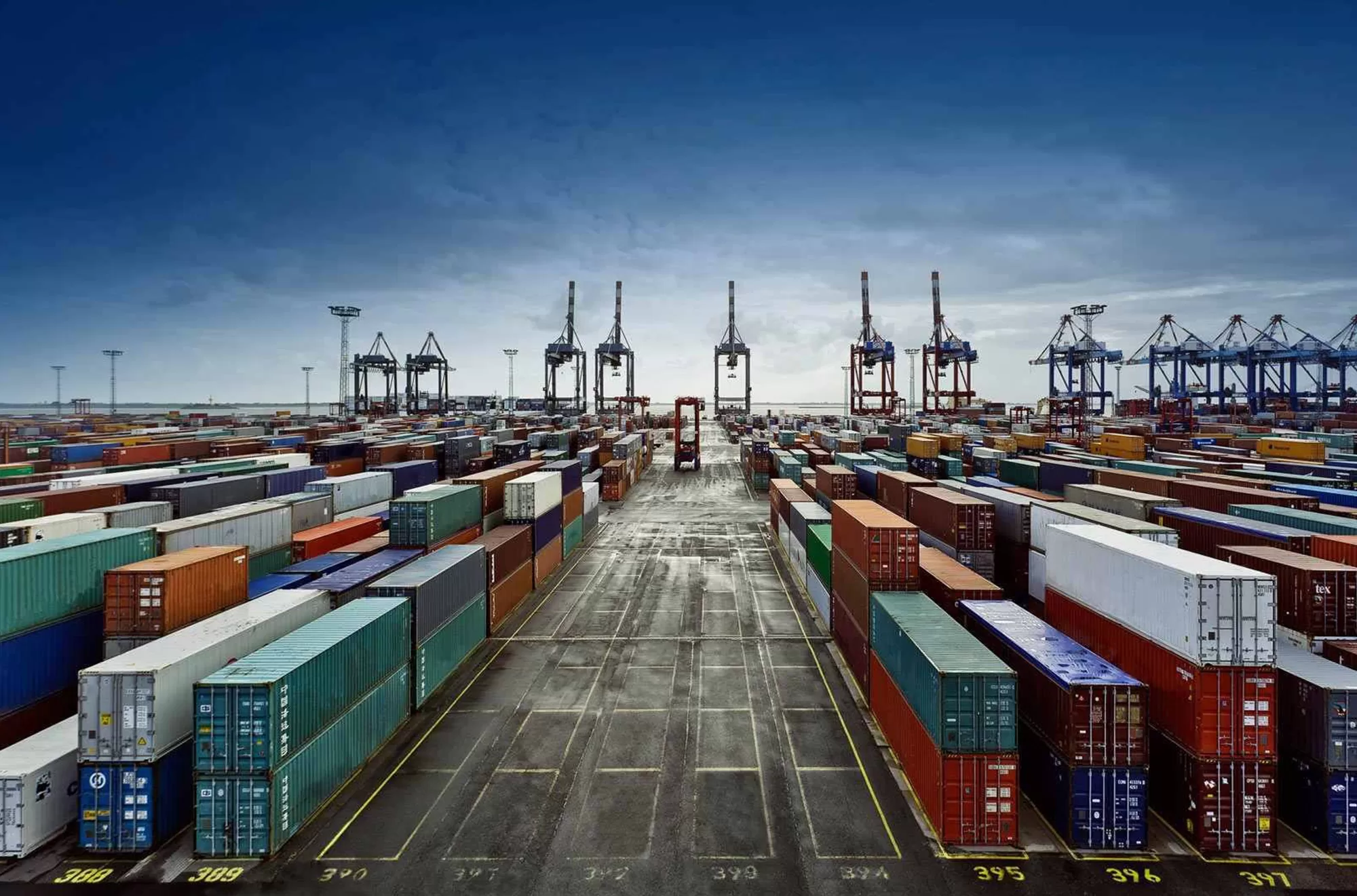 الليرة اللبنانية تعيد حسابات المصدرين المصريين