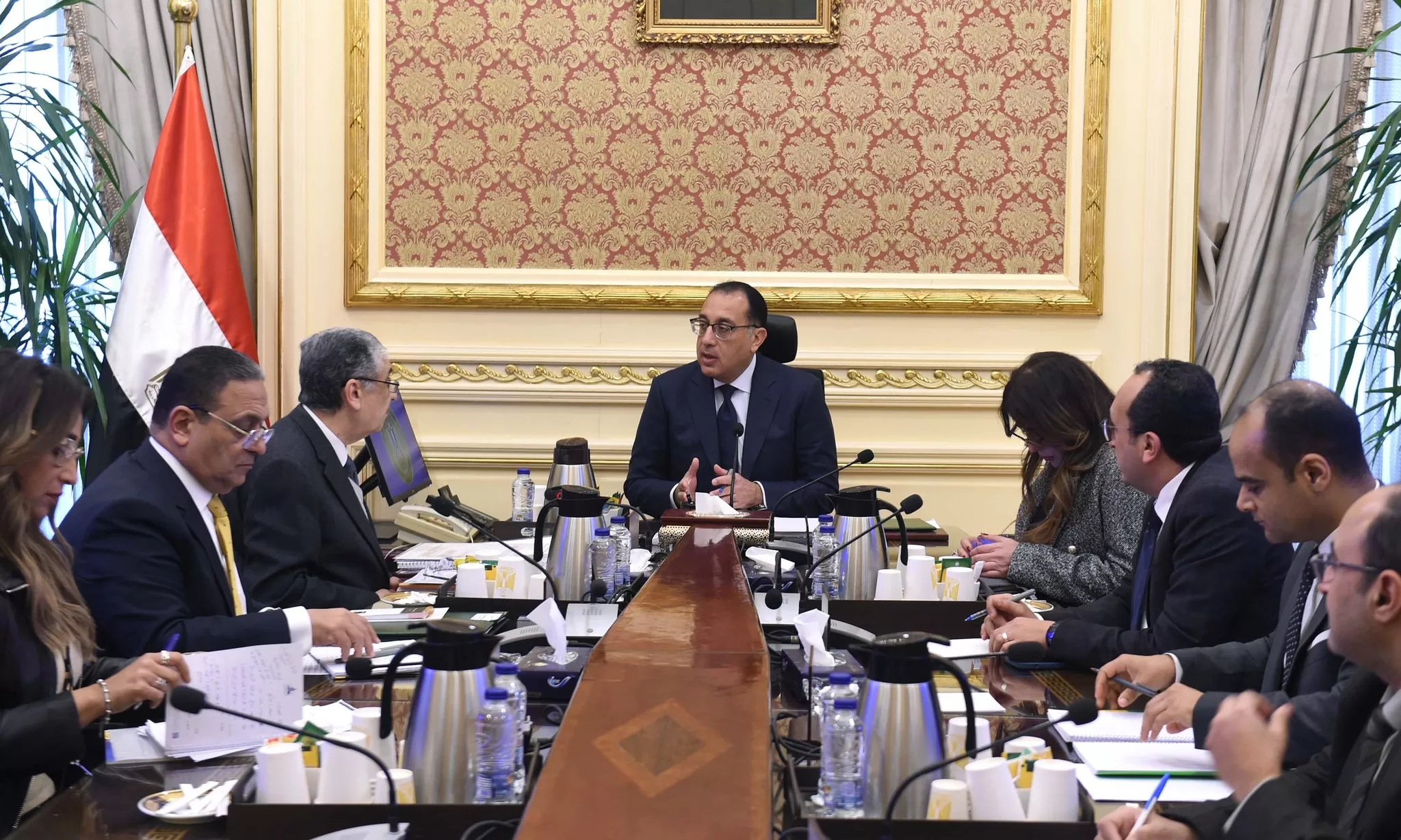 رئيس الوزراء يتابع مع وزير الكهرباء والطاقة المتجددة عددًا من ملفات عمل الوزارة