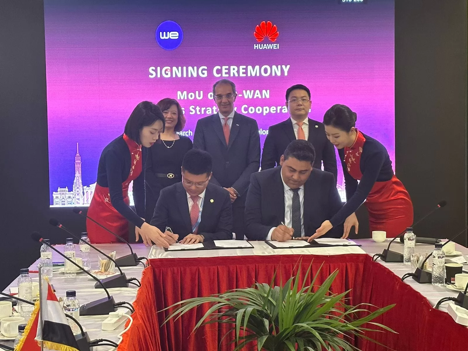 اتفاقية تعاون بين "المصرية للاتصالات" و"هواوى" لتوفير حلول التحول الرقمى