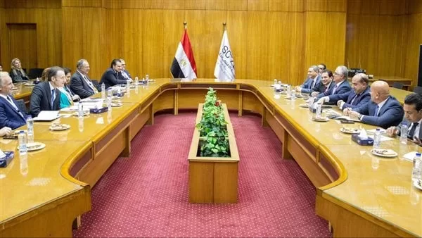 "اقتصادية قناة السويس" تبحث زيادة التعاون مع غرفة التجارة الأمريكية اليونانية