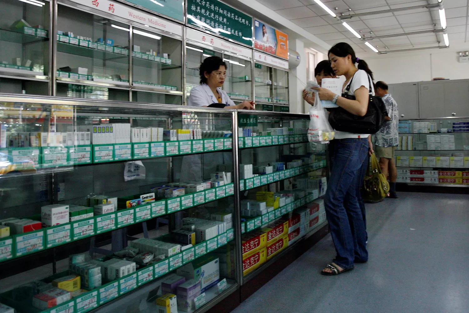 جولة جديدة لشراء الأدوية بالجملة في الصين تخفض الأسعار إلى النصف