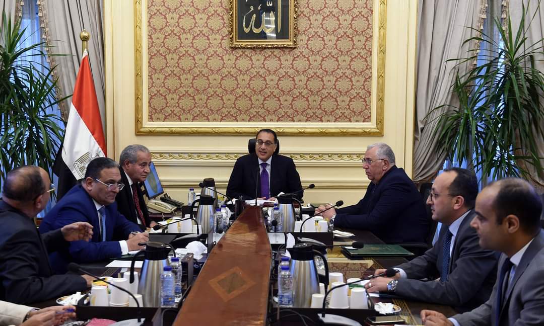 رئيس الوزراء يتابع موقف توافر السلع بالأسواق