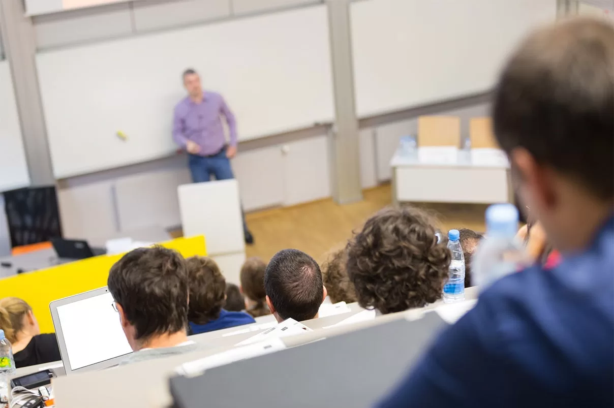 الحكومة تقرر حظر تحول الجامعة الأهلية إلى خاصة