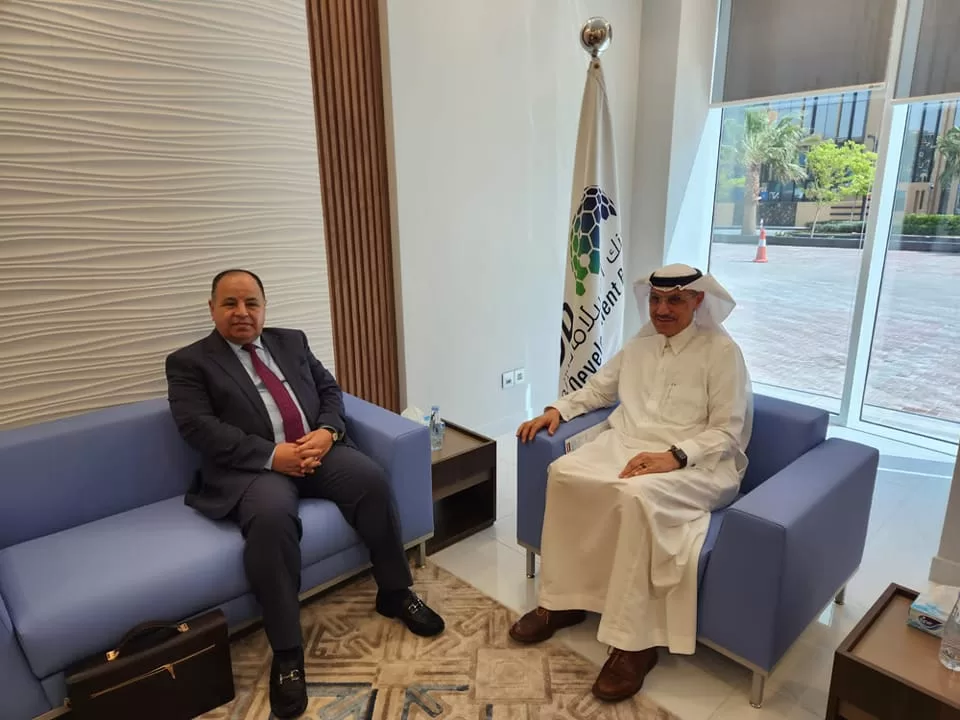 "المالية" تبحث مع مجموعة البنك الإسلامي للتنمية تعزيز التعاون المشترك
