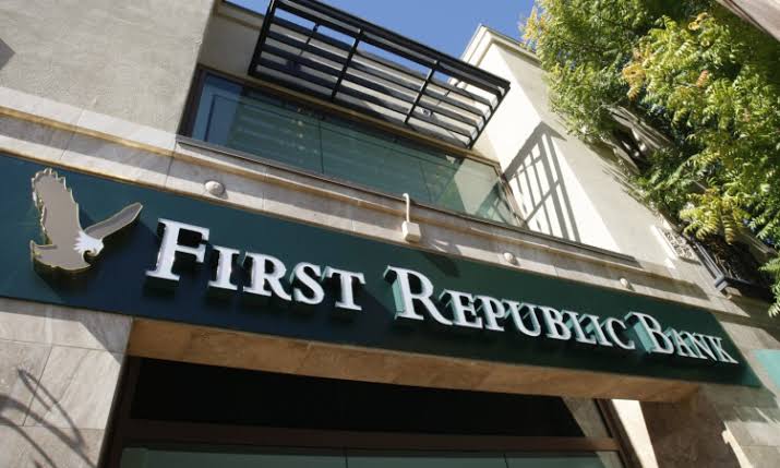 11 بنكا تودع 30 مليار دولار في بنك “فيرست ريبابليك” لإنقاذه من الانهيار