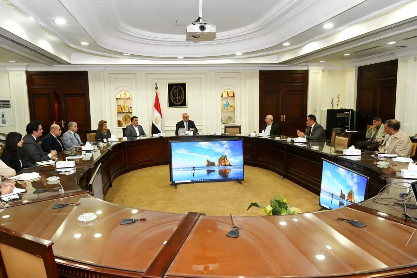 "الجزار" يستعرض التصميمات الداخلية للفنادق بمشروع تطوير موقع التجلى الأعظم