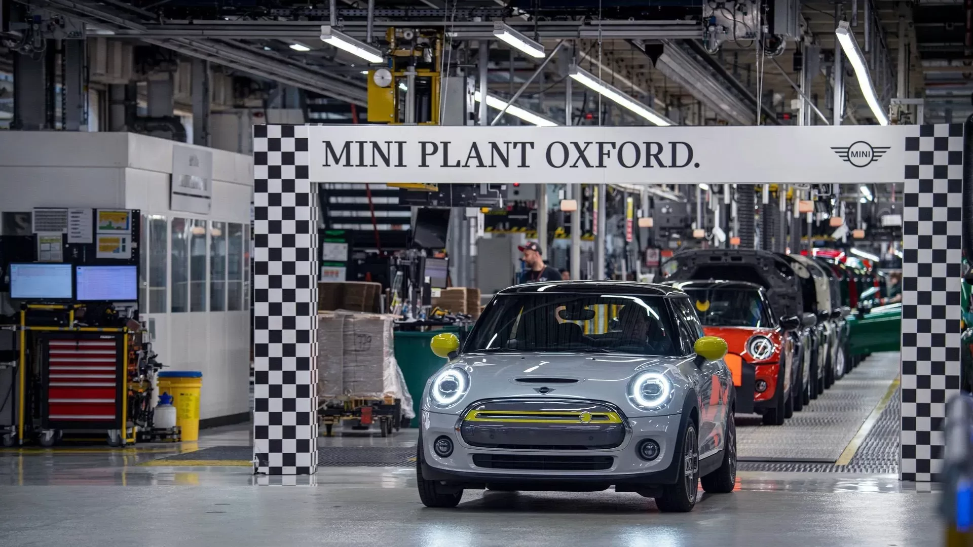 "بي إم دبليو" تعتزم تطوير مصنعها في أكسفورد لتصنيع سيارات "ميني" الكهربائية