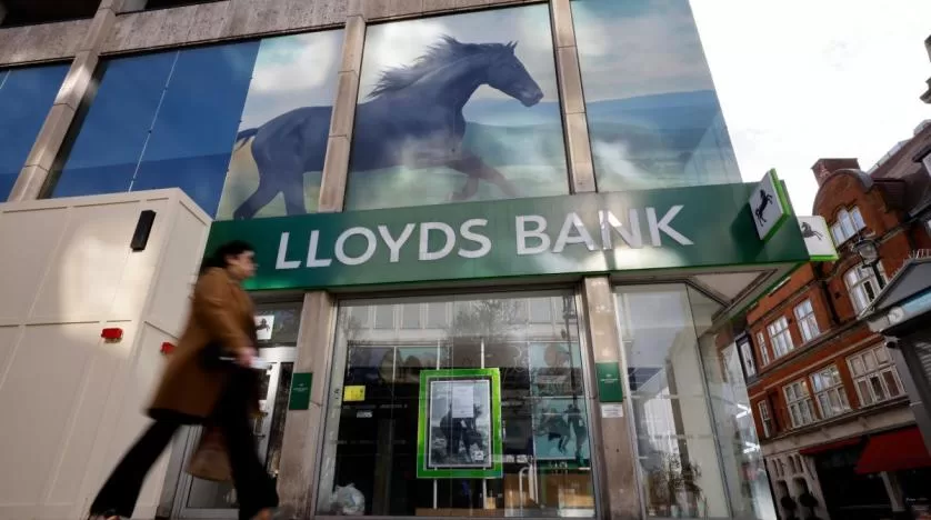 بنوك بريطانية تغلق 90 فرعًا وسط مخاوف من وقوع أزمة عالمية جديدة ؛ لويدز بنك ، بريطانيا