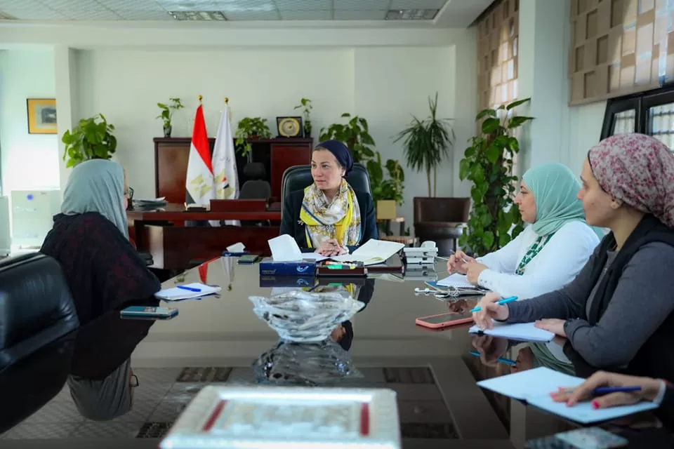 "البيئة" تبحث الحصول على ترخيص دولى للمنتجات المصرية المعاد تدويرها