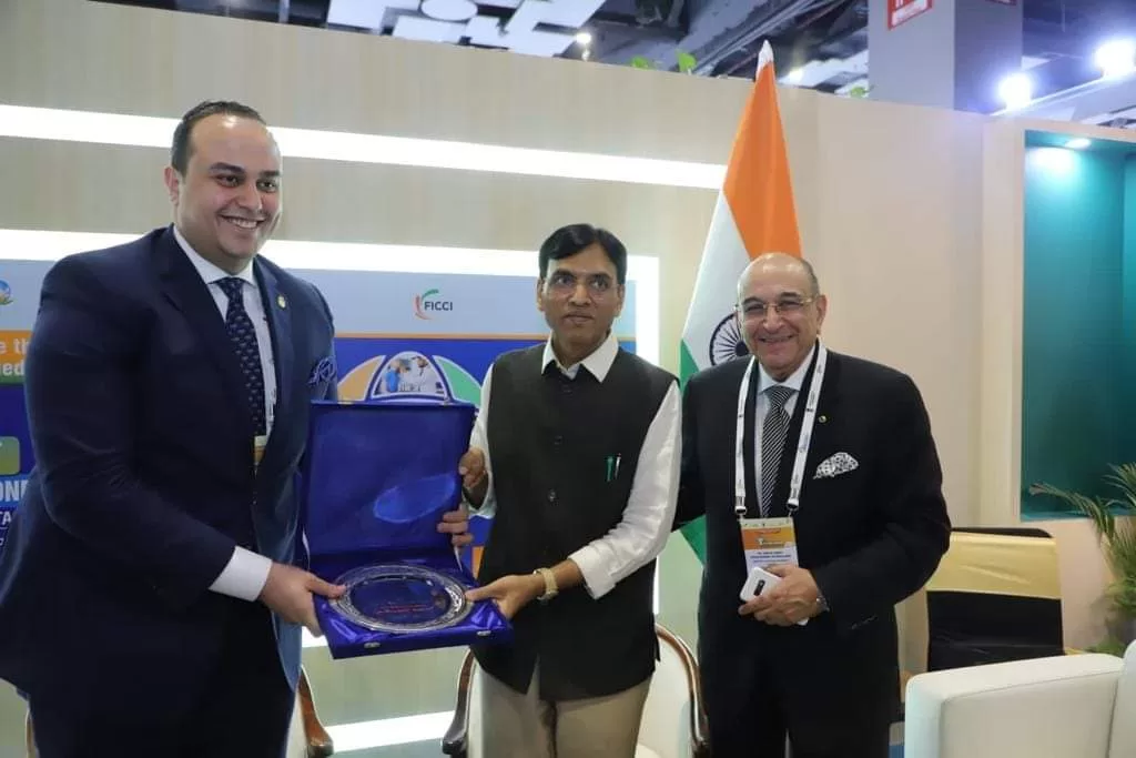 رئيس هيئة الرعاية الصحية يلتقي وزير الصحة الهندي