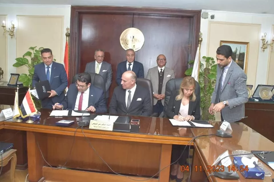 أول مرة بمصر.. بروتوكول تعاون لإصدار بطاقة السجل التجاري الرقمية