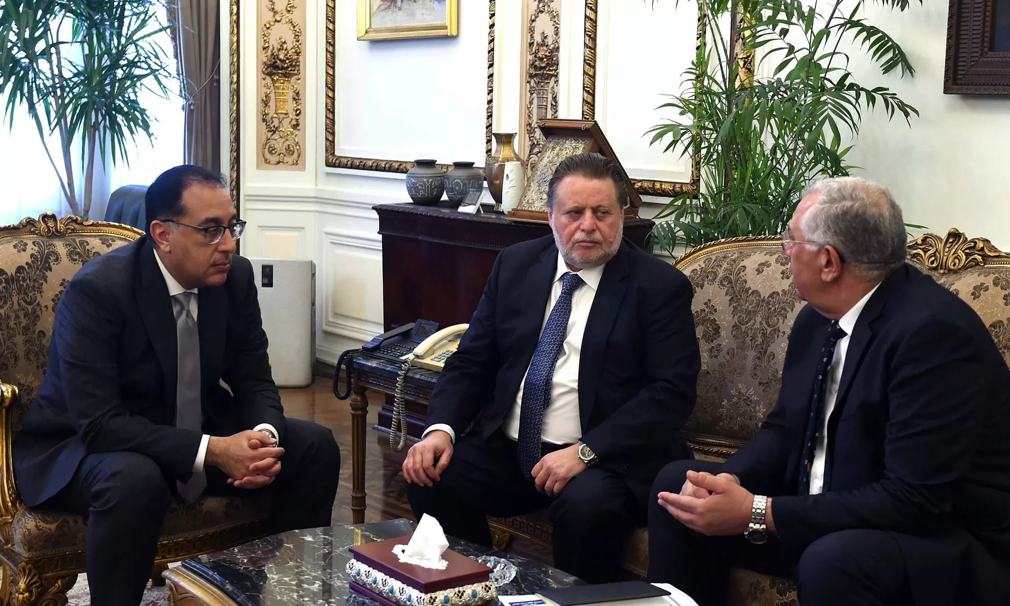 رئيس الوزراء يتابع موقف توفير احتياجات السوق المحلية من الأعلاف