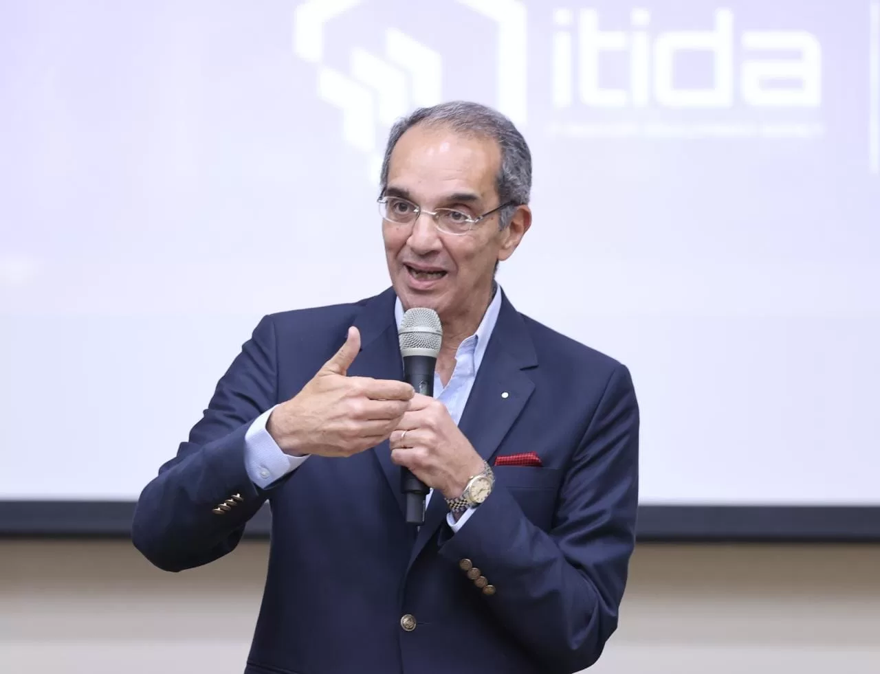 وزير الاتصالات عمرو طلعت