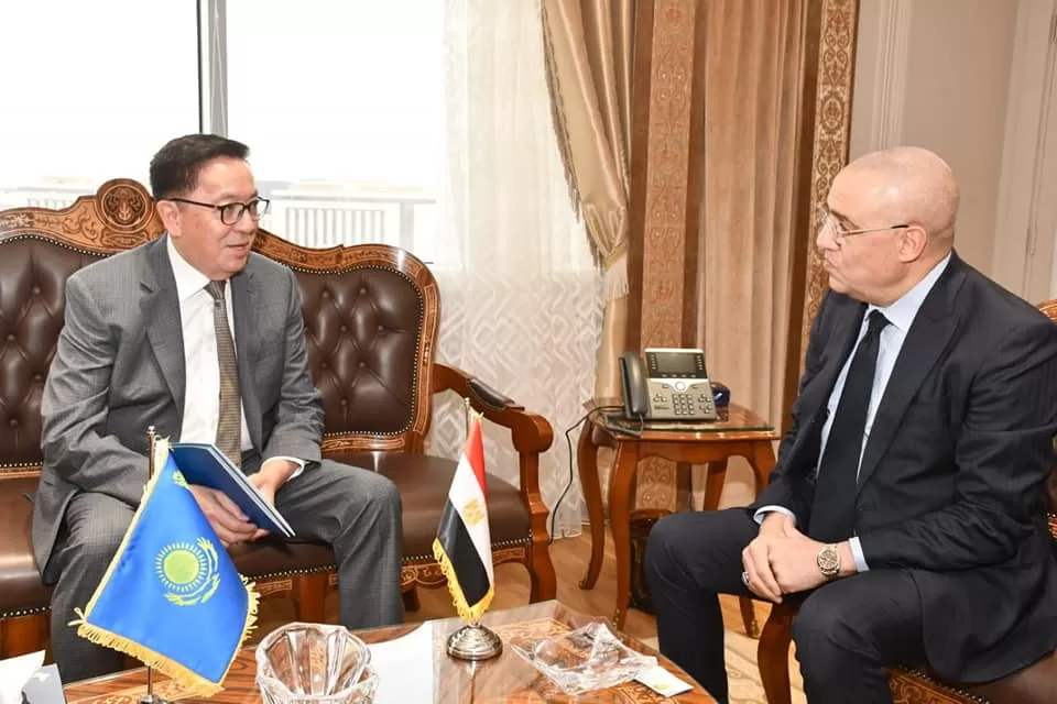 وزير الإسكان يبحث سبل تعزيز التعاون بين مصر وكازاخستان