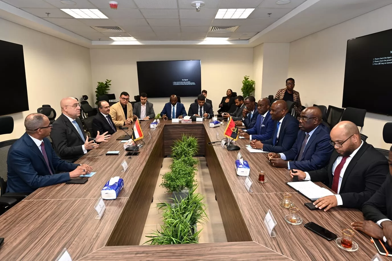 وزير الإسكان: شركات المقاولات المصرية قادرة على تنفيذ مشروعات بالخارج