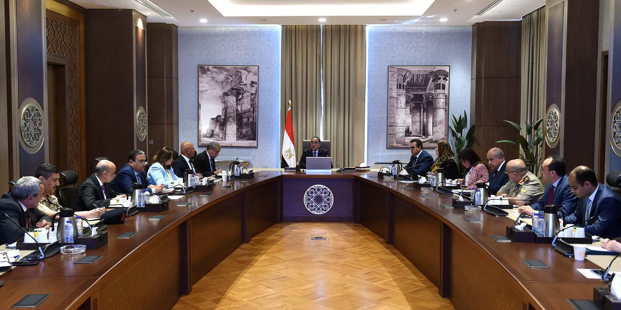 رئيس الوزراء يتابع إجراءات التعامل مع تداعيات الأحداث فى السودان