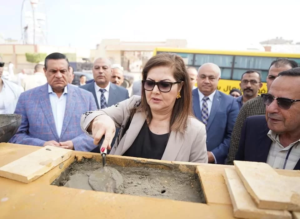 وزيرة التخطيط تضع حجر أساس مركز خدمات مصر في العريش