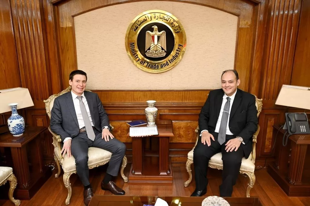 وزير الصناعة يبحث تطور مفاوضات اتفاق التجارة الحرة بين مصر والاتحاد الأوراسي
