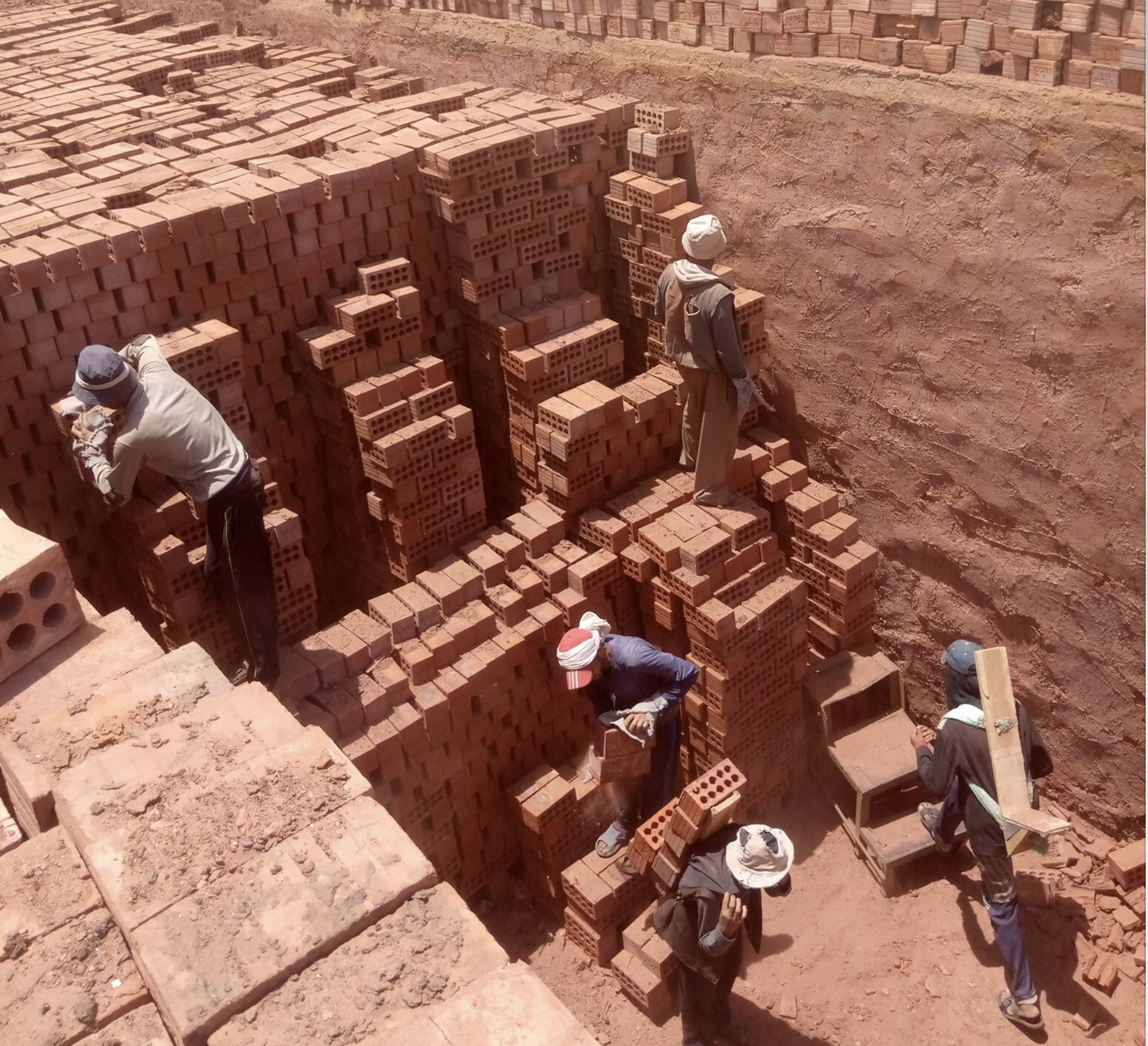 «الطاقة» و«الدولار» يضاعفان آلام مصانع الطوب