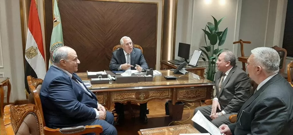 وزير الزراعة يبحث تذليل عقبات تحرير عقود الأراضي بشبه جزيرة سيناء