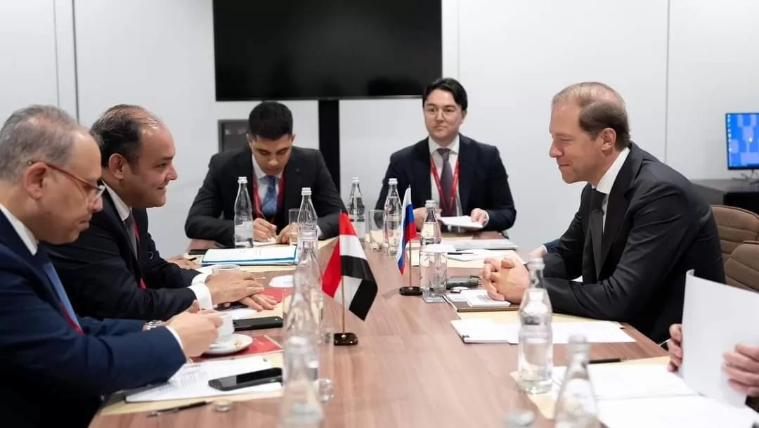وزير الصناعة يبحث مع كبري الشركات الروسية العاملة في مجالات الشحن فرص التعاون المشترك 