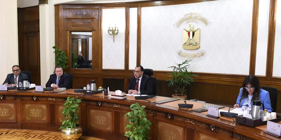رئيس الوزراء يبحث مع أعضاء المجلس الاستشاري الاقتصادي دفع وتحفيز مناخ الاستثمار