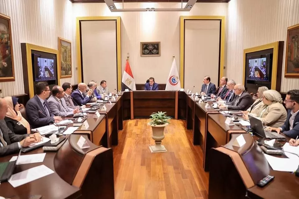 وزير الصحة يوجه باستدامة توافر مخزون من الأجهزة والأدوية والمستلزمات الطبية