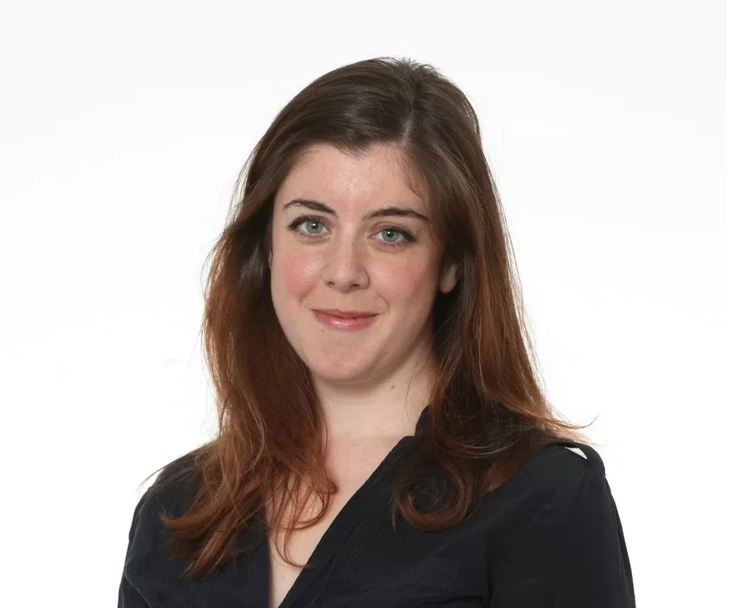 إيلين مور، الكاتبة في صحيفة "فاينانشيال تايمز"