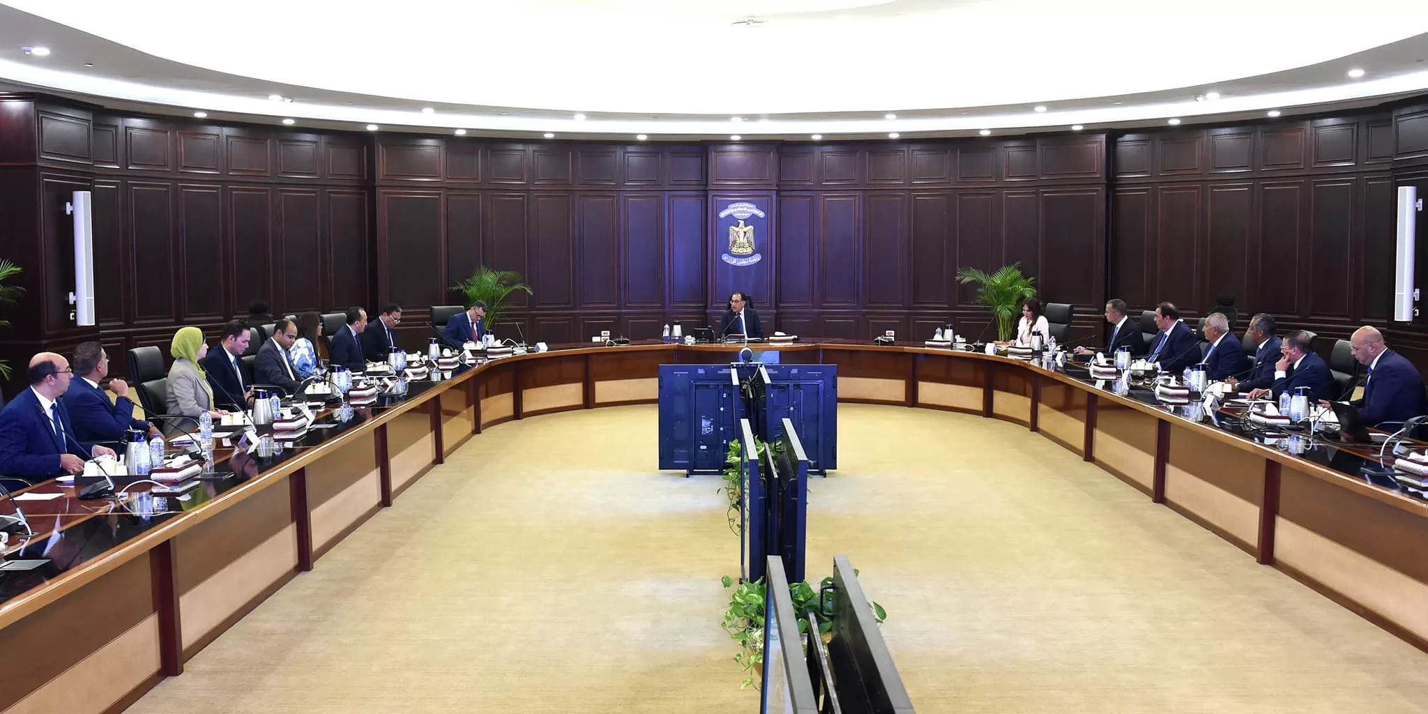 رئيس الوزراء يبحث زيادة عدد الغرف الفندقية وإمكانية استغلال المباني الحكومية التي تم إخلاؤها